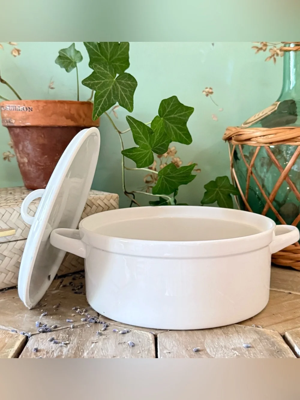 Crate & Barrel - Lucerne 1-Quart Casserole Dish, with Lid, White
